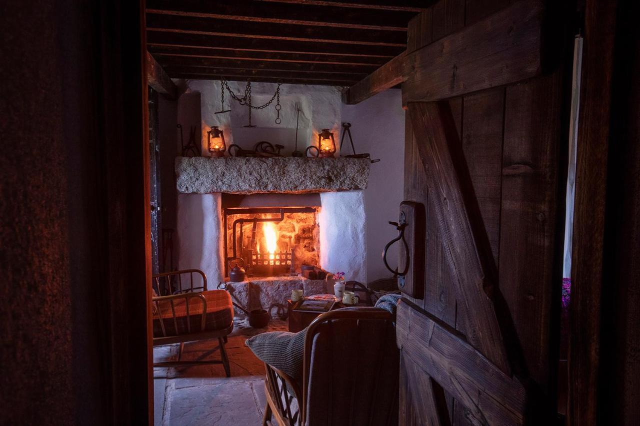 Thistle Thatch Cottage And Hot Tub - Mourne Mountains Ньюкасл Экстерьер фото
