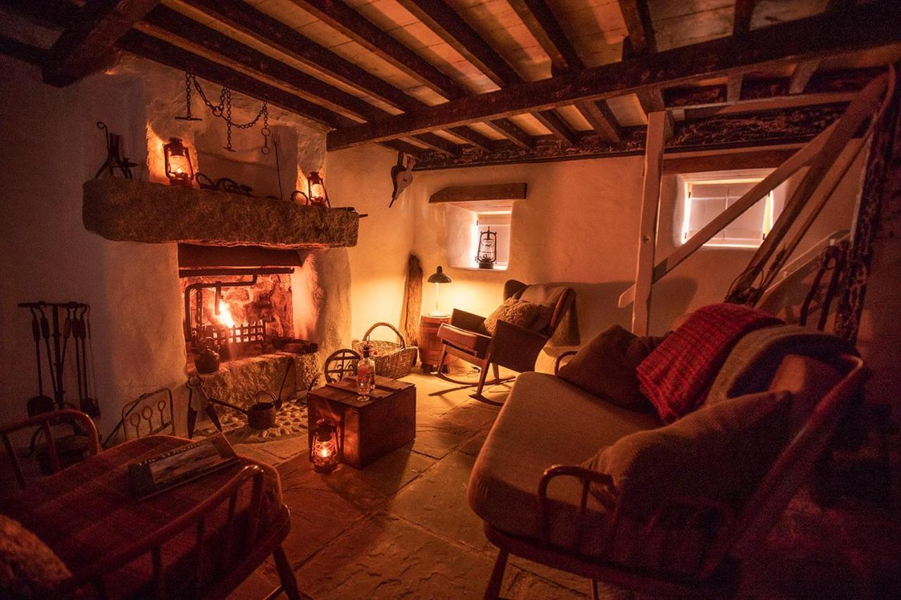 Thistle Thatch Cottage And Hot Tub - Mourne Mountains Ньюкасл Экстерьер фото